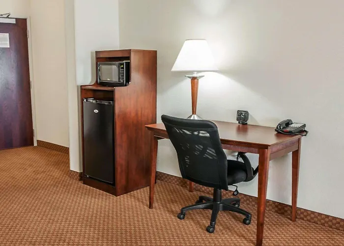 Comfort Suites Near Indianapolis Airport